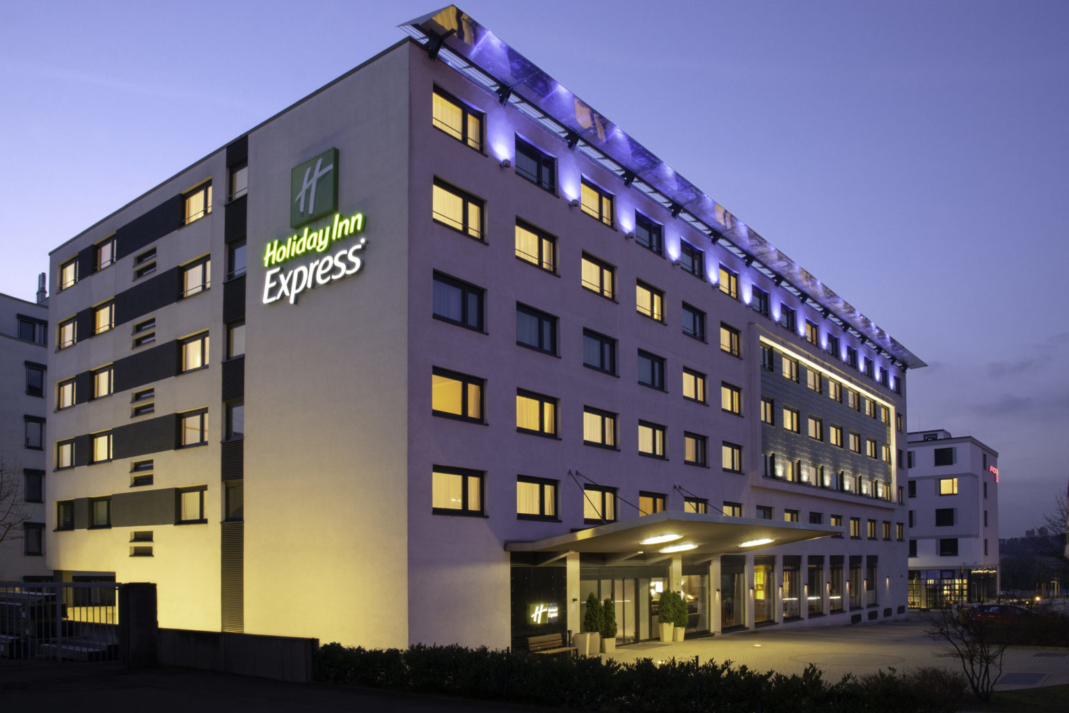 Holiday Inn Express Stuttgart Airport Park Sleep And Fly www.art-invest.de