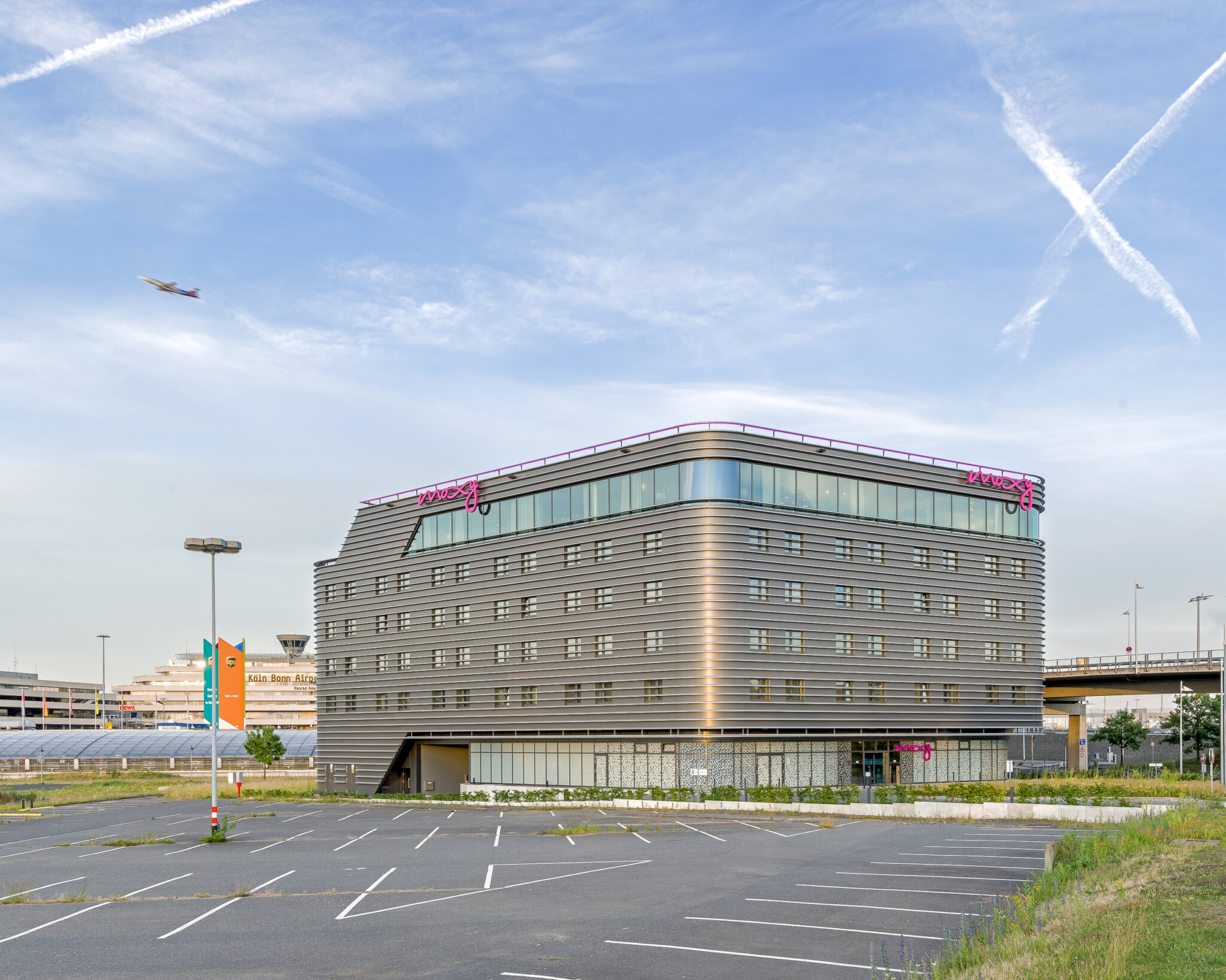 ArtInvest Real Estate Moxy Cologne Airport
