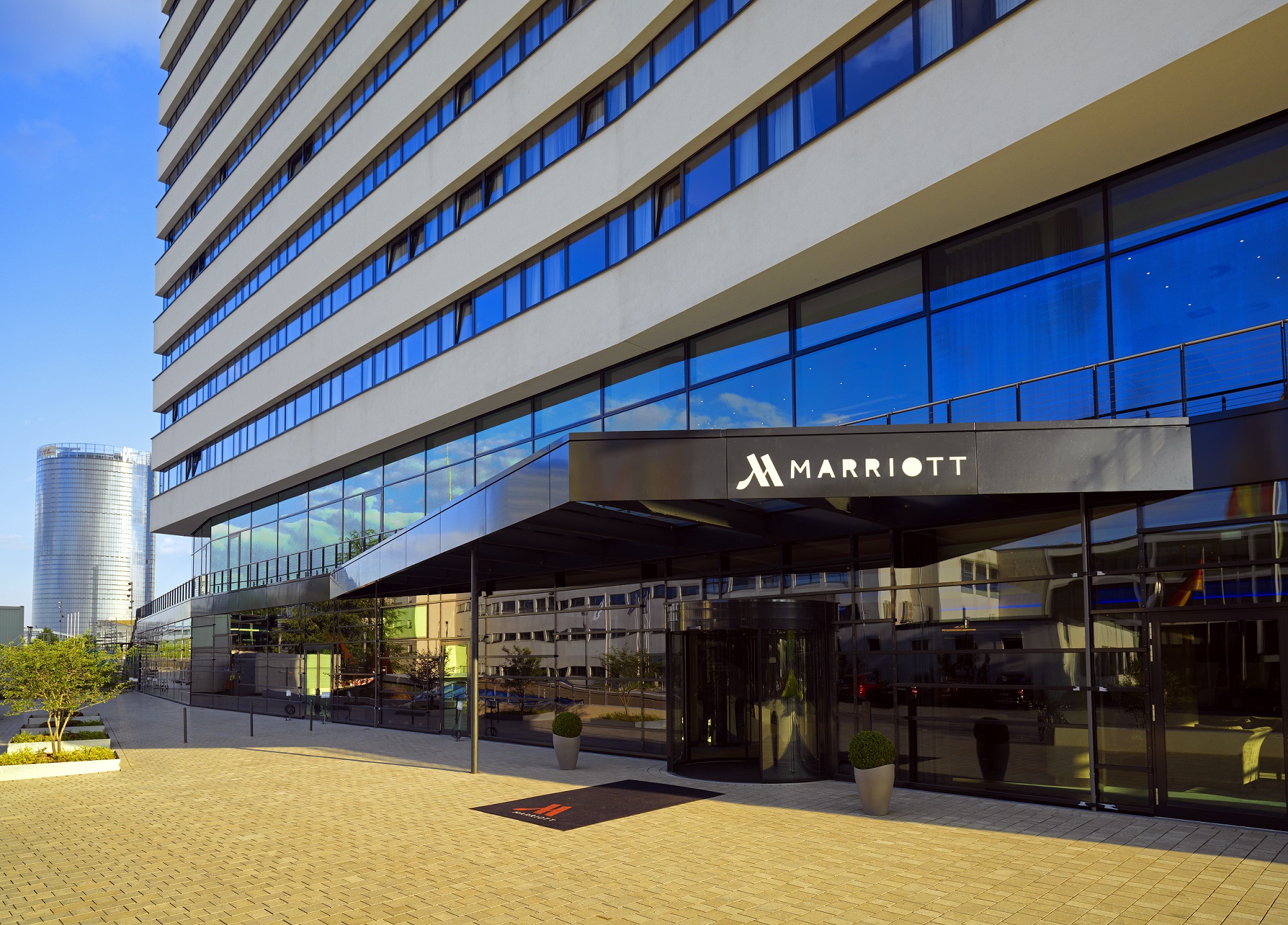 ArtInvest Real Estate erwirbt Bonn Marriott Hotel am World Conference