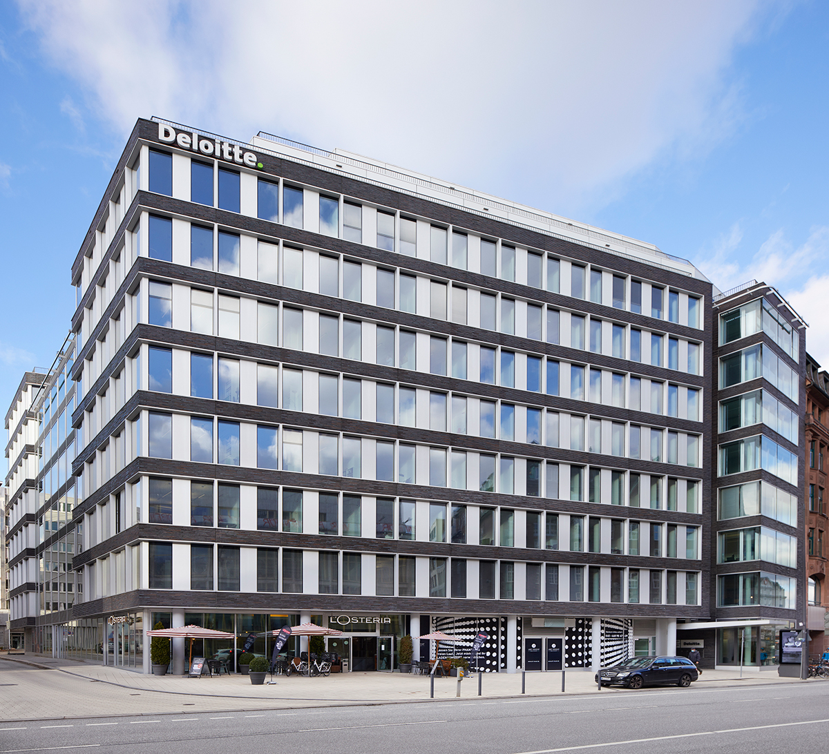 ArtInvest Real Estate Opern Plaza